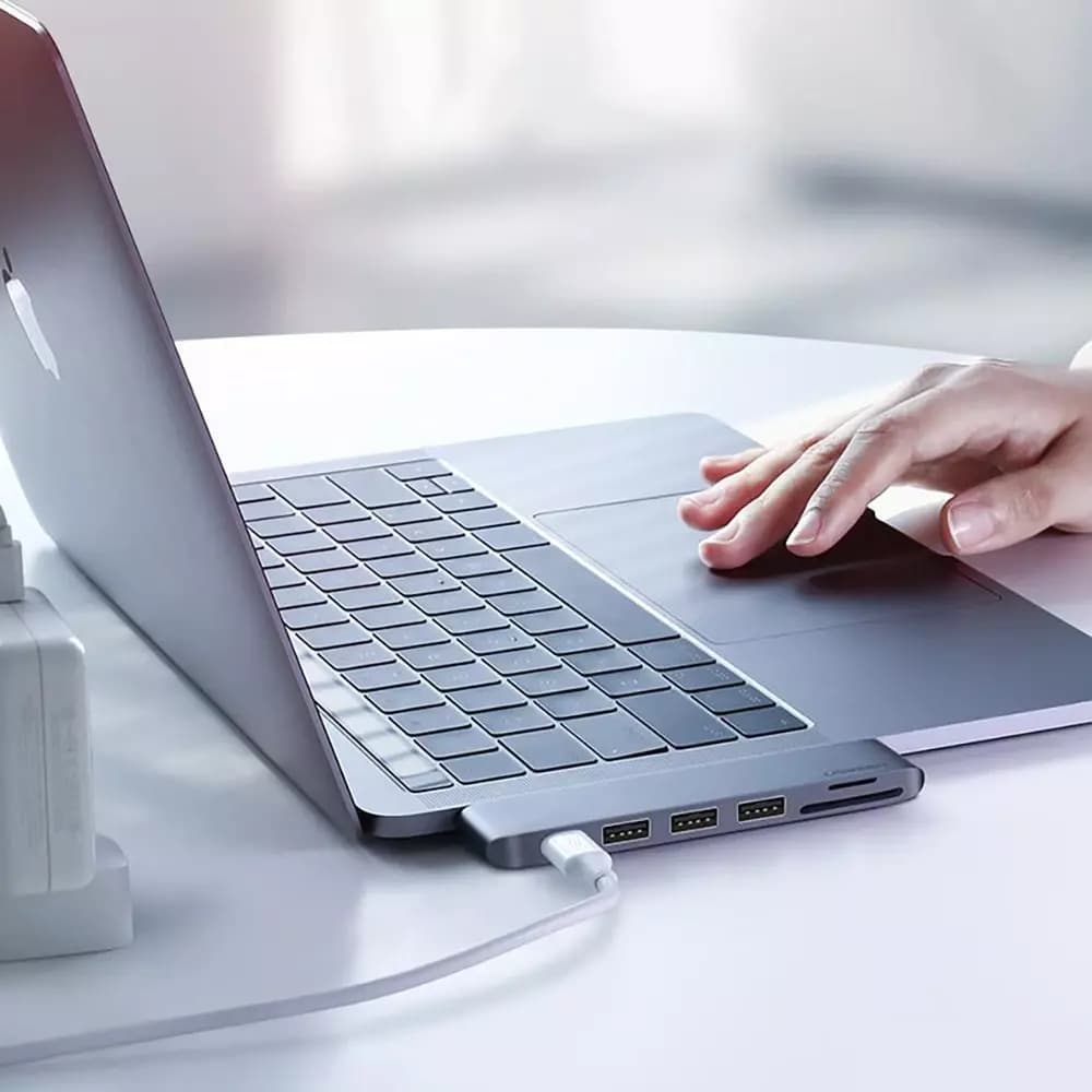 UGREEN CM251 USB-C Hub für Apple MacBook Pro / Air, 3 x USB-A 3.0 - 1 x USB-C - 1 x SD - 1 x microSD, Grau
