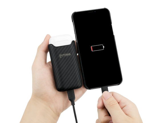 Pitaka Air Pal Premium Wireless Externe Batterie für Apple Airpods Gen 1 / Gen 2, 1200mAh, 5W, Schwarz AP1001 AP1001