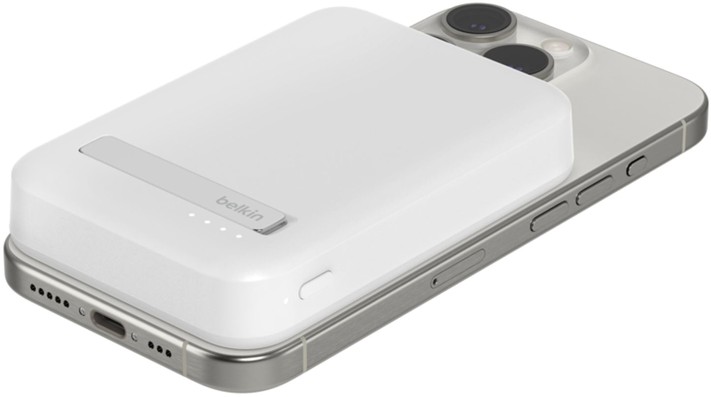 Belkin BoostCharge Pro Wireless Powerbank mit Kickstand, 8000mAh, 15W, FQI, 1 x QI - 1 x USB-C, Weiß BPD007btWH
