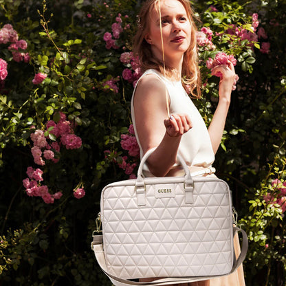 Guess Quilted Tasche für 15-Zoll-Laptop, Schwarz