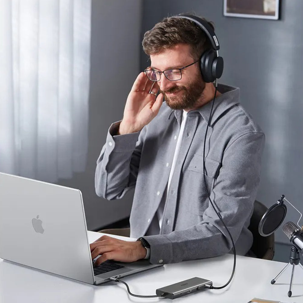 Hub USB-C UGREEN CM639 (45520), 2 x USB-A 3.2 - 3 x USB-C - 1 x HDMI - 1 x VGA - 1 x Klinkenstecker 3.5mm - 1 x RJ45 - 1 x SD - 1 x microSD, Grau