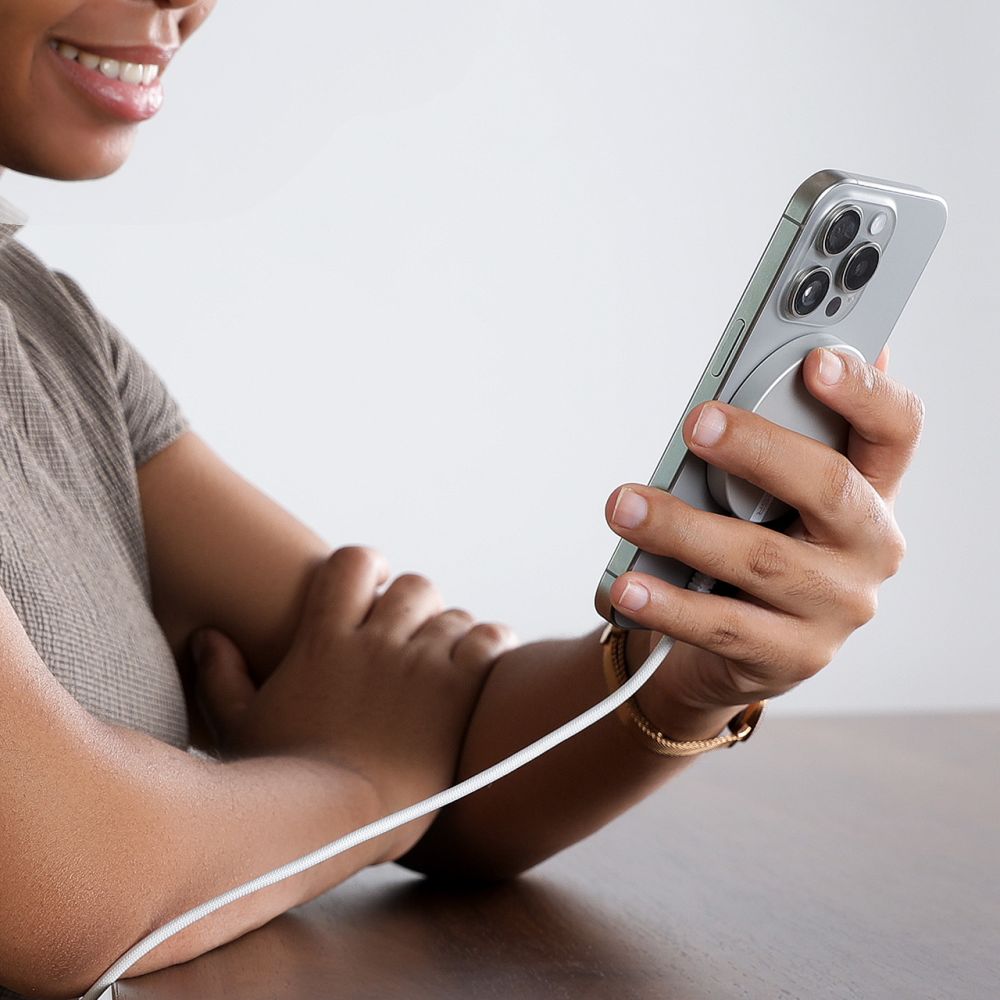 ESR HaloLock Wireless Network Charger, 15W, 1.67A, Silver